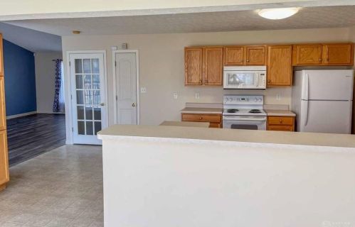 115 Springhouse Dr, Englewood OH  45322-8795 exterior