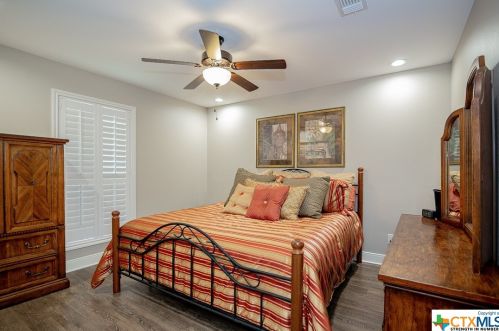 304 Windcrest Dr, Victoria TX  77904-3413 exterior