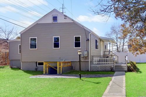 55 Santapogue Dr, North Lindenhurst, NY 11757-4324