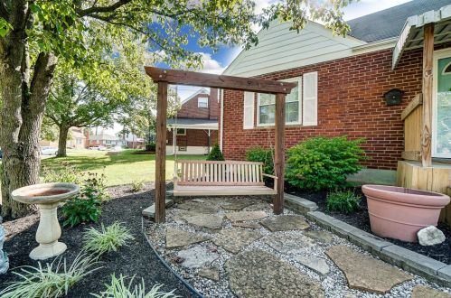 1216 Alwil Dr, Cincinnati, OH 45215-4012