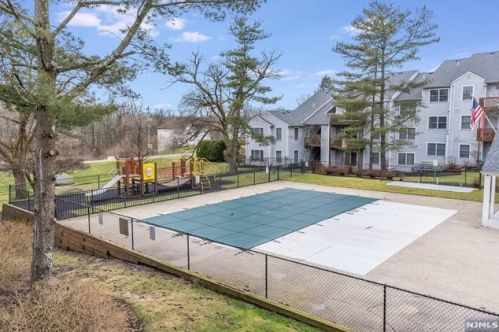 98 Stonyridge Dr, Lincoln Park NJ  07035-2253 exterior