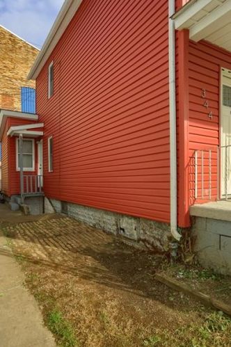 344 Maplewood Ave, Ambridge PA 15003-2521 exterior