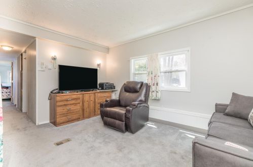 9 Friendship Dr, Salem NH  03079-3016 exterior