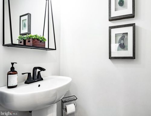 1733 Hawthorne Ave, Pittsburgh PA 15205-4541 exterior