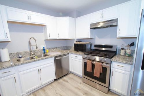 2804 Elmwood Ave, Bakersfield, CA 93305-1850