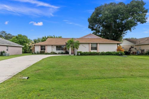 2562 Cameo Blvd, Fort Pierce, FL 34953-2930