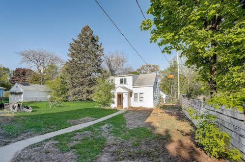 5808 38th St, Milwaukee WI  53209-4024 exterior