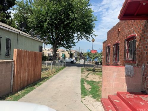 1114 Rose Ave, Compton CA  90221-2617 exterior