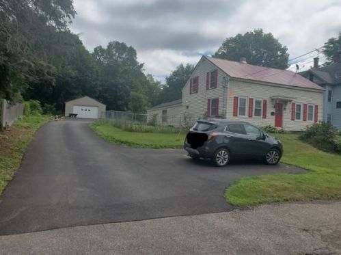 23 Elm St, North Brookfield, MA 01535-1803