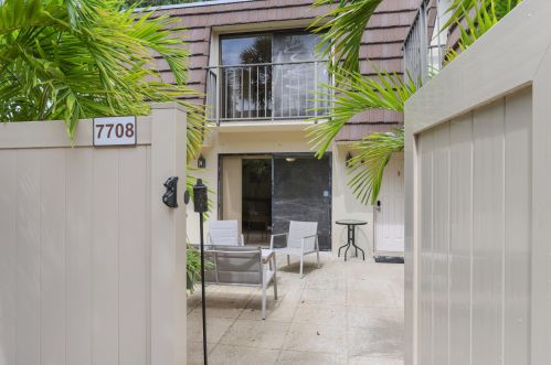 7708 77th Way, West Palm Beach, FL 33407-6738