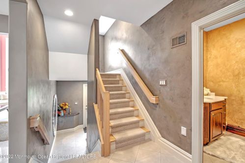 24 Dora Ln, Holmdel Village NJ  07733-1671 exterior