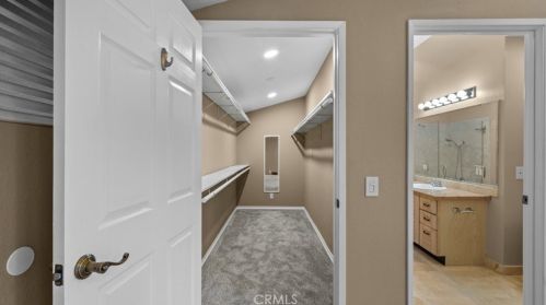 1942 Los Encinos Ave, Glendale CA  91208-2113 exterior