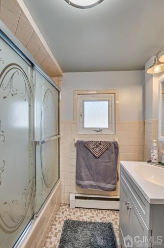 20 Lillian Ter, Woodbridge NJ  07095-3322 exterior