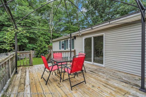 1001 Woodlane Rd, Jackson Twp NJ  08527-1555 exterior