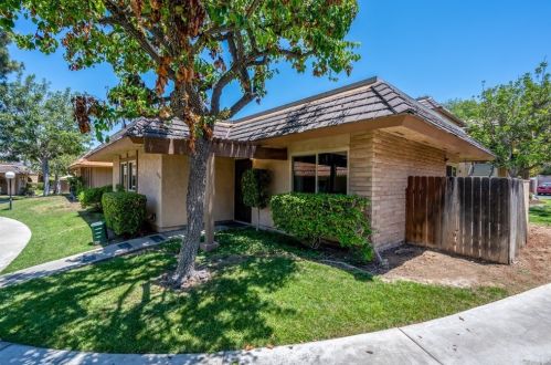1016 Las Lomas Dr, La Habra, CA 90631-2219