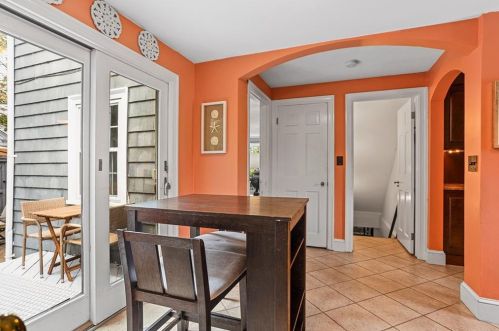 42 Pelham Pkwy, North Providence RI  02911-2915 exterior