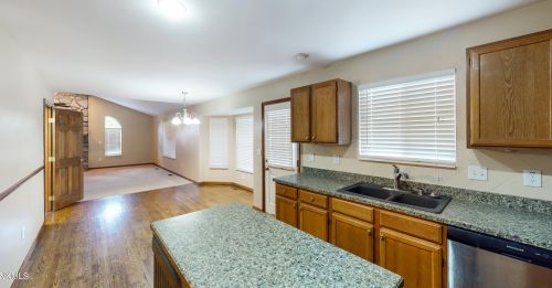 8388 Woodcreek Dr, Florence, KY 41042-8238