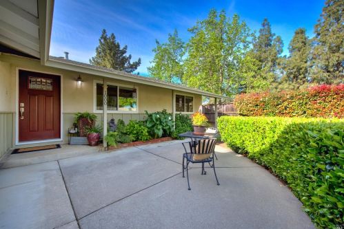 1000 Woodridge Dr, Vacaville CA  95687-6440 exterior