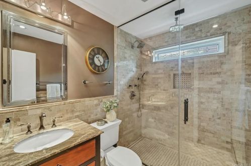 239 Davis Ave, White Plains NY  10605-3213 exterior