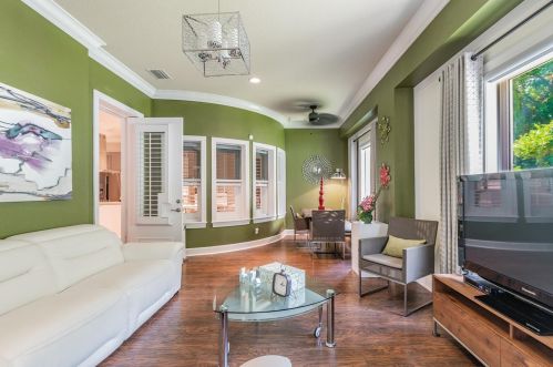 1827 Crooked Oak Ln, Lutz FL  33559-7407 exterior