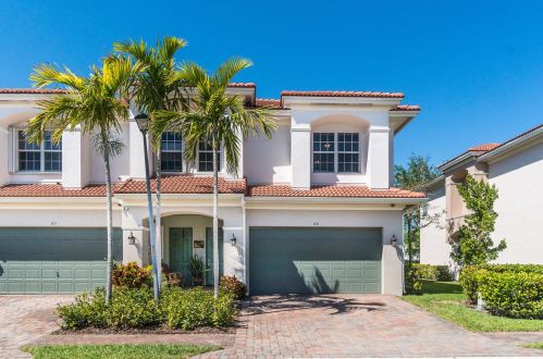 84 Nottingham Pl, Boynton Beach FL  33426-8428 exterior