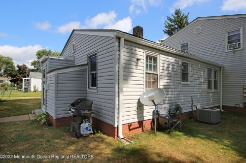 64 Belshaw Ave, Tinton Falls, NJ 07724-2930