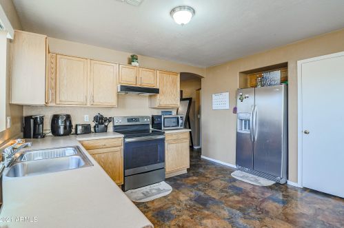 1713 64th Ave, Phoenix, AZ 85043-5745
