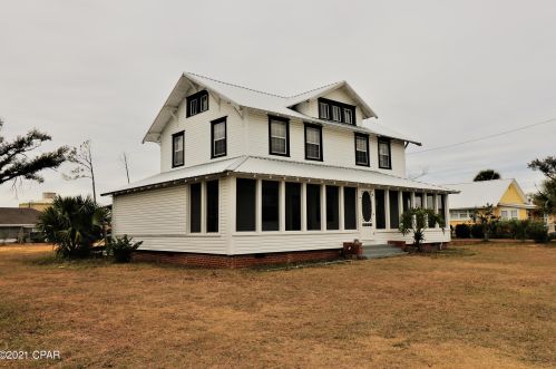 1110 Michigan Ave, Lynn Haven, FL 32444-2630