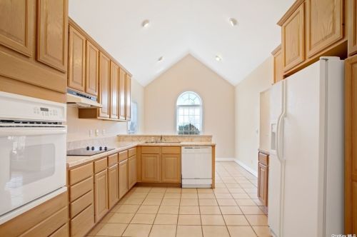 195 Montauk Hwy, Watermill NY  exterior