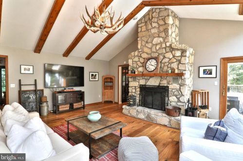 1769 Briar Hill Ln, Coopersburg, PA 18036-3542