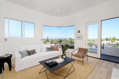 513 Dianthus St, Manhattan Beach CA  90266-6720 exterior