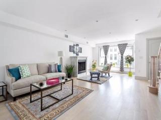65 Van Buren St, Brooklyn, NY 11221-6016