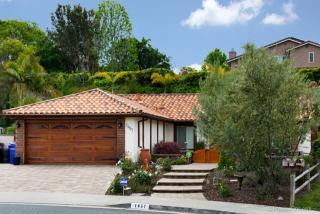 1657 Juniperhill Dr, Encinitas CA  92024-4734 exterior