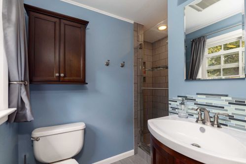 545 Quaker Ln, Hyde Park NY  12538-3011 exterior