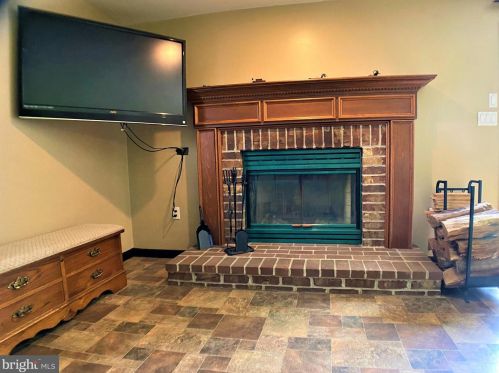 381 Lake St, Ephrata PA  17522-2456 exterior