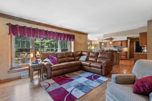 13830 Linfield Dr, Waukesha, WI 53151-6238