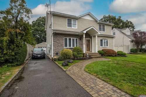 2547 Regent Pl, North Bellmore, NY 11710-1211