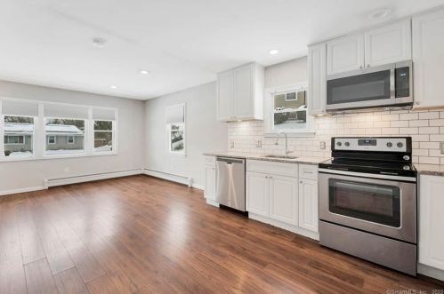 15 Cricket Rd, East Windsor, CT 06088-9536