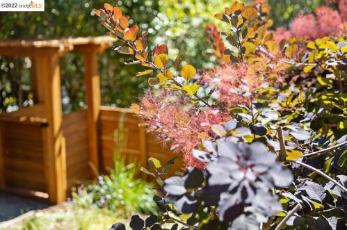3028 Jordan Rd, Oakland CA  94602-3529 exterior