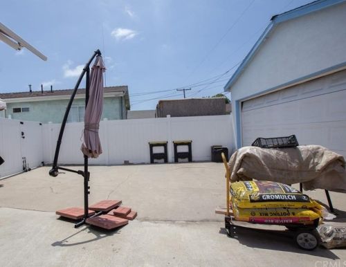 2125 Adriatic Ave, Long Beach CA 90810-3573 exterior