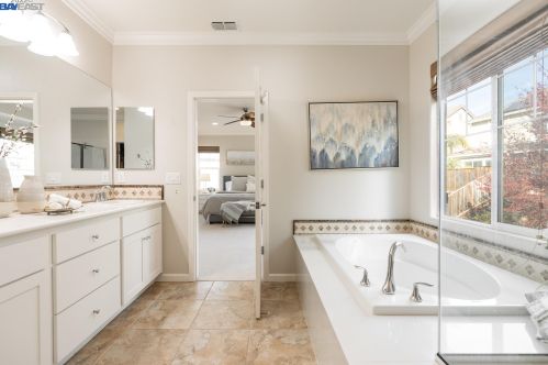 3551 Pinot Noir Ct, Pleasanton CA  94568-2556 exterior