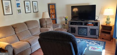 610 Gates Ln, West Enola, PA 17025-1636