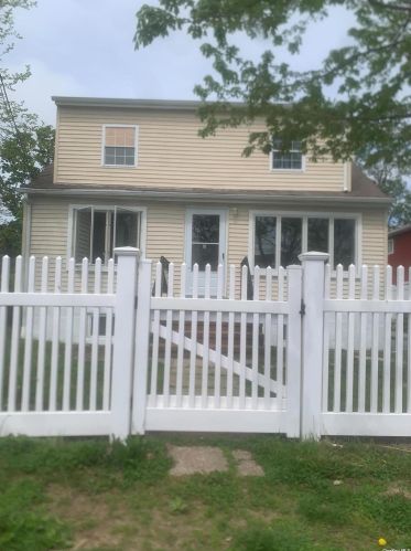 22 Scott Ave, Deer Park, NY 11729-7020