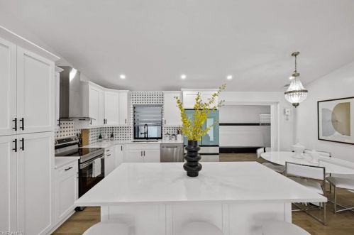 1519 Ivygate Ln, Naples FL  34105-2249 exterior