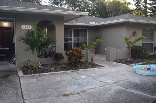 1394 Red Oak Dr, Tarpon Springs, FL 34689-3824