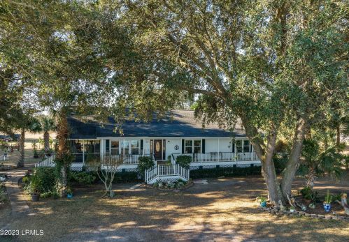 34 Eustis Landing Rd, Beaufort, SC 29907-1512