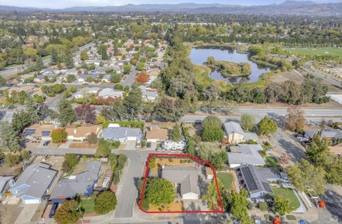 2445 Burnt Oak Dr, Santa Rosa, CA 95401-5700