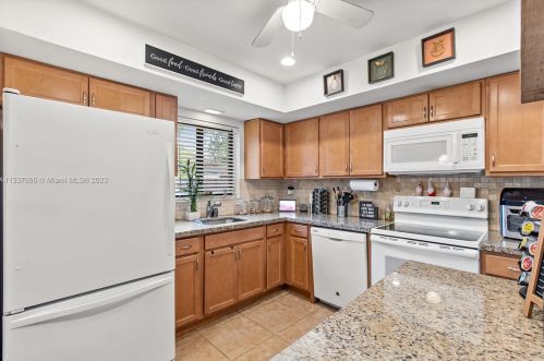 401 57th Way, Hollywood FL  33023-1435 exterior