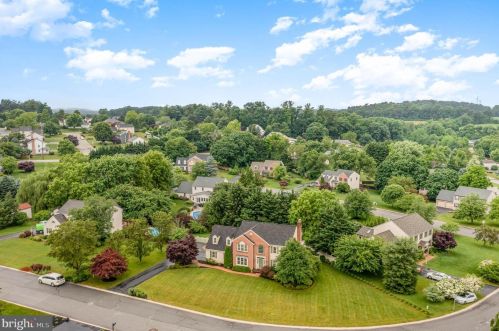 13 Brookview Ln, Shrewsbury, PA 17361-1241