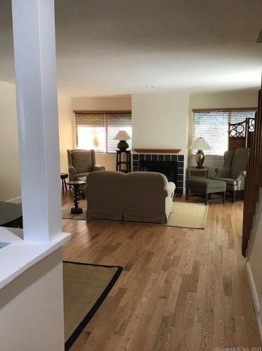 32 Eagle Rock Hl, Bethel, CT 06801-1446